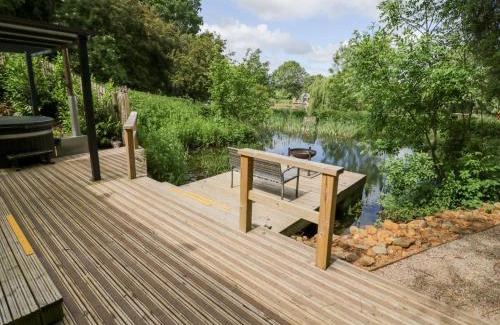 Middleton Cheney House | The Shepherds Hut at Bridge Lake Farm & Fishery