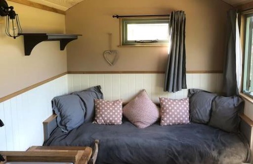 Woodfalls Apartment | The Shepherd’s Hut