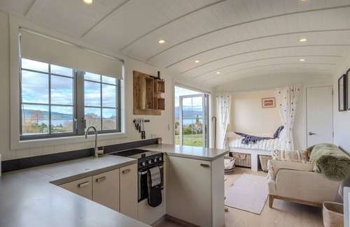 Lake Tarawera Cabin | The Shepherds Legacy hut with lake and mountain views/pet friendly