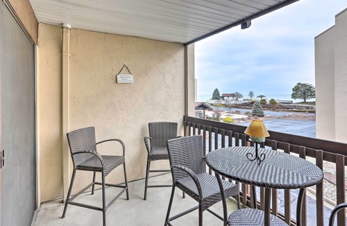 Port Clinton Condo | The Shores Condo w/Beach Access < 2 Mi to Dtwn!