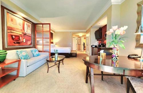 Las Vegas Apartment | The Signature at MGM Condo! Stunning Strip Views & No Resort Fees!