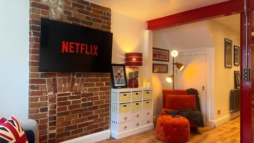 Worthing Apartment | The Simms Suite