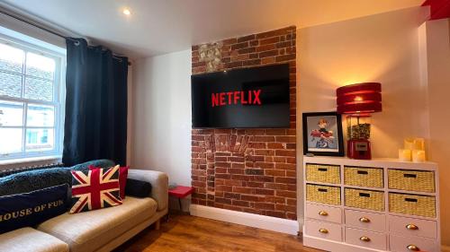Worthing Apartment | The Simms Suite