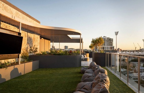East Brisbane Apartment | The Sinclair - Luxury Brisbane Apartment near The Gabba with Rooftop Pool, 3 Bedrooms & City Views