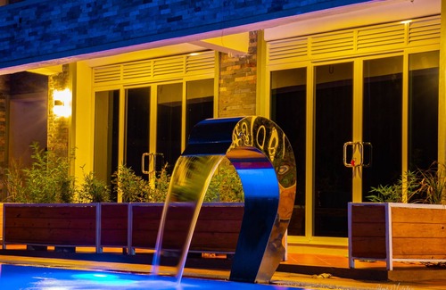 Jinja Apartment | The Single Deluxe Room 9