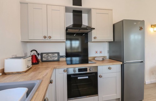 Tilney Fen End Cottage | THE SIR PETER SCOTT LIGHTHOUSE, pet friendly in Sutton Bridge