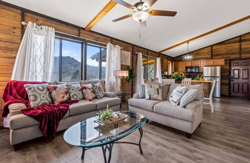 Waynesville Cabin | The Sirius Cabin|Mountain View|Fireplace|Deck|More