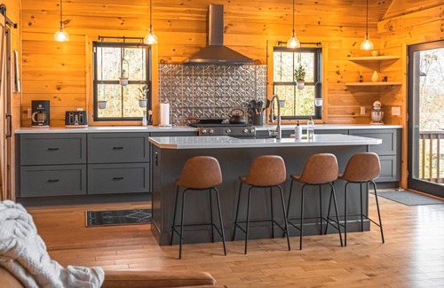 Sunderland Cabin | The Skyline Cabin - Hot Tub- Fire Pit - Panoramic Views - Manchester