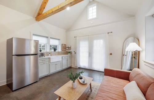 Amherst Cottage | The Sleepy Fox Cottage: A Cozy Getaway with a Touch of History
