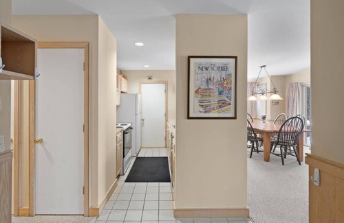 West Dover Condo | The Slope Side Lodge, Ski off w/Fireplace!
