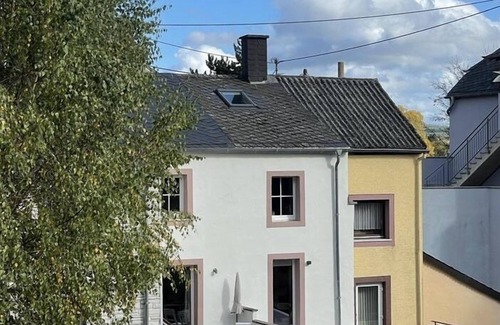 Trier-West/Pallien House | The small cottage by the stream