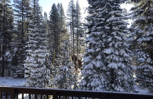 Serene Lakes Cabin | The Snowed Inn at Serene Lakes. Upscale with Hot Tub and Garage Parking!