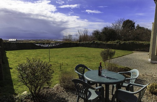 Dunkineely Apartment | The Snug-2Bed Apt sleeps 4 with fab sea views directly on the Wild Atlantic Way