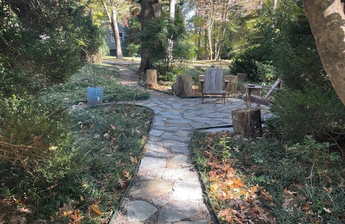 Chapel Hill Apartment | The Snuggery: Light, new studio in charming Chapel Hill