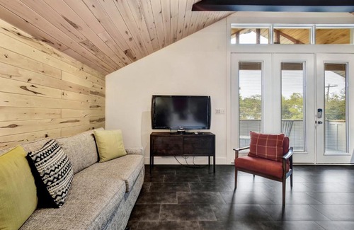 South River City Apartment | The SoCo Studio by Lodgewell - 2 cute 2 b 4 gotten