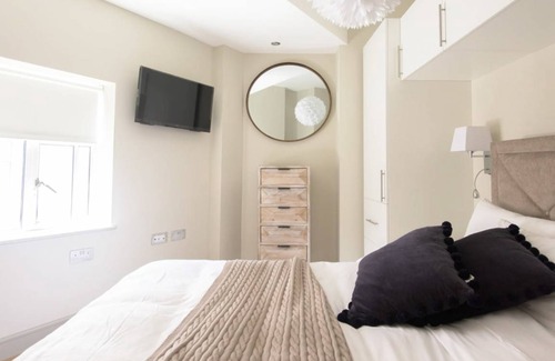 Mayfair Apartment | The Soho Loft - Elegant & Modern 1BDR in Soho