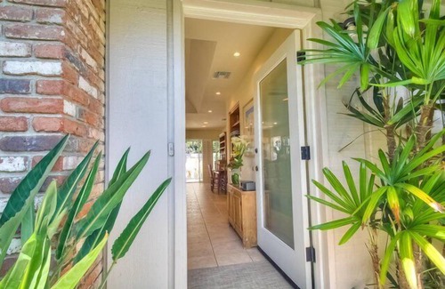 Del Mar House | The sound of the surf and cool ocean breeze 100 yards away!
