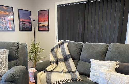 Murdunna Bed & Breakfast | The Sounds. Overlooking King George Sound and King George Island, Murdunna, Tas
