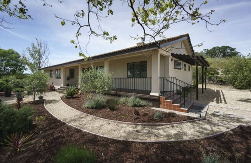 Paso Robles House | The Source Home @ Copia | vineyard, bbq, jacuzzi