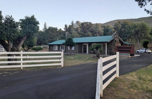 Mariposa County House | The Spa @ The Cabin