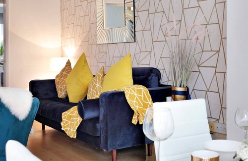 Canterbury House | The Spacious Gem Stay 💎 With Hot Tub & Parking Canterbury