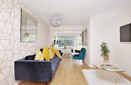 Canterbury House | The Spacious Gem Stay 💎 With Hot Tub & Parking Canterbury