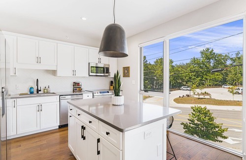 Five Points Condo | The Sparrow - Pets, Rooftop, Mural, Elevator, WiFi