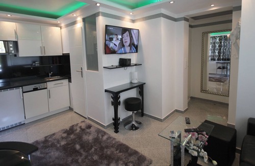 Hartenberg-Munchfeld Apartment | THE SPECIAL WITH CHARM, FLAIR & STICK