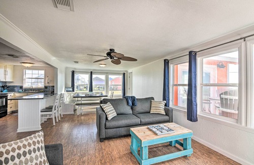 Surfside Beach House | 'The Spicy Crab' Freeport Home w/Beach-View Deck!