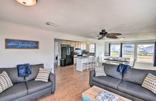 Surfside Beach House | 'The Spicy Crab' Freeport Home w/Beach-View Deck!