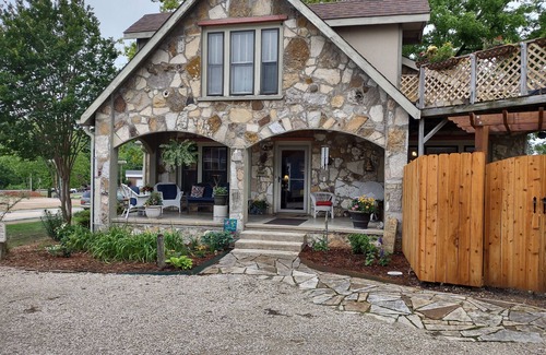 Hardy House | The Spring River Stonehouse Inn, Lydia's Room
