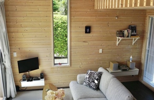 Kelvin Heights House | The Spruce Hus - Studio by the lake.