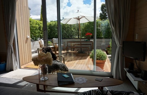 Kelvin Heights House | The Spruce Hus - Studio by the lake.