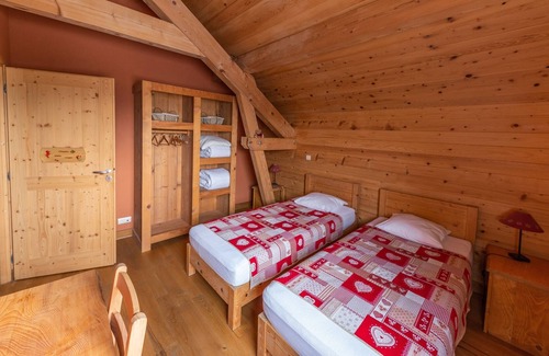 Montagnole Ski Chalet | THE SQUIRREL BARN 6 PEOPLE
