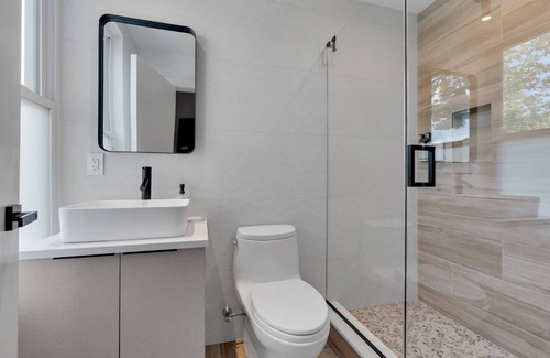 Asbury Park Hotel | The St. Laurent: Deluxe King - Sleeps 2