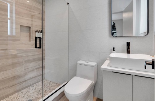 Asbury Park House | The St. Laurent: Two Rooms - Sleeps 4