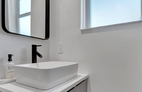 Asbury Park House | The St. Laurent: Two Rooms - Sleeps 4