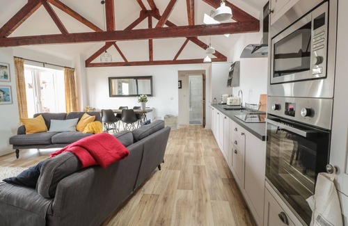 Berkeley Cottage | THE STABLE, pet friendly, with open fire in Berkeley
