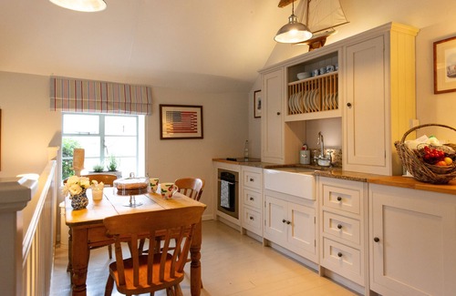 Halstead Cottage | The Stables - A rural, romantic retreat in a particularly pretty countryside setting close to Castl