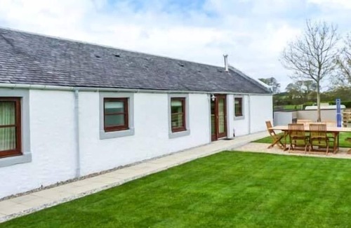 Tarbolton Cottage | THE STABLES AT DALDORCH, pet friendly, with open fire in Mauchline