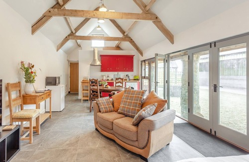 Inchbrook Cottage | The Stables - UK44477