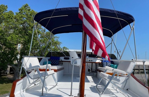 Historic Downtown Manteo Boat Rental | THE STARRY BANNER! Classic yacht docked in historic downtown Manteo Marina