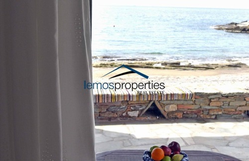 Kea House | The "Stone Beach House" right on the beach in Kampi, near Koundouros