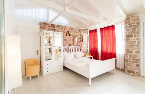 Koroni Apartment | The Stone Nest