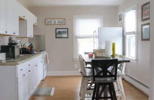 White Mills Apartment | The Stourbridge Suite at the Patriot House