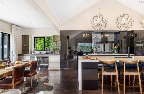 Queenstown House | The Stowaway Summary: