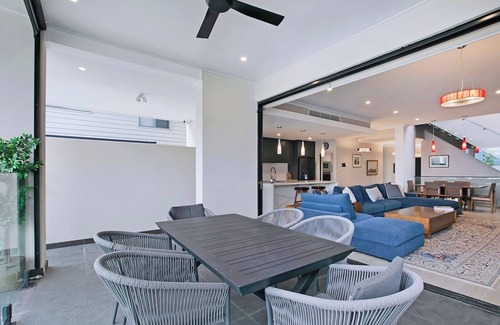 Bulimba Apartment | The Stuart Tri Level Luxury with Poolside Dining