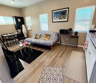 Clairemont Mesa West Apartment | The studio apartment in Clairemont - New AC unit