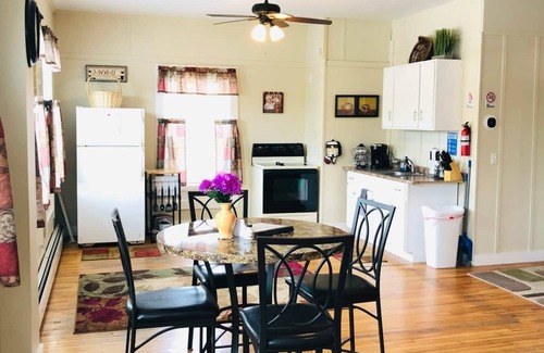 Guild Apartment | The Studio at 57 Main *10 Mins to Sunapee