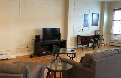 Guild Apartment | The Studio at 57 Main *10 Mins to Sunapee
